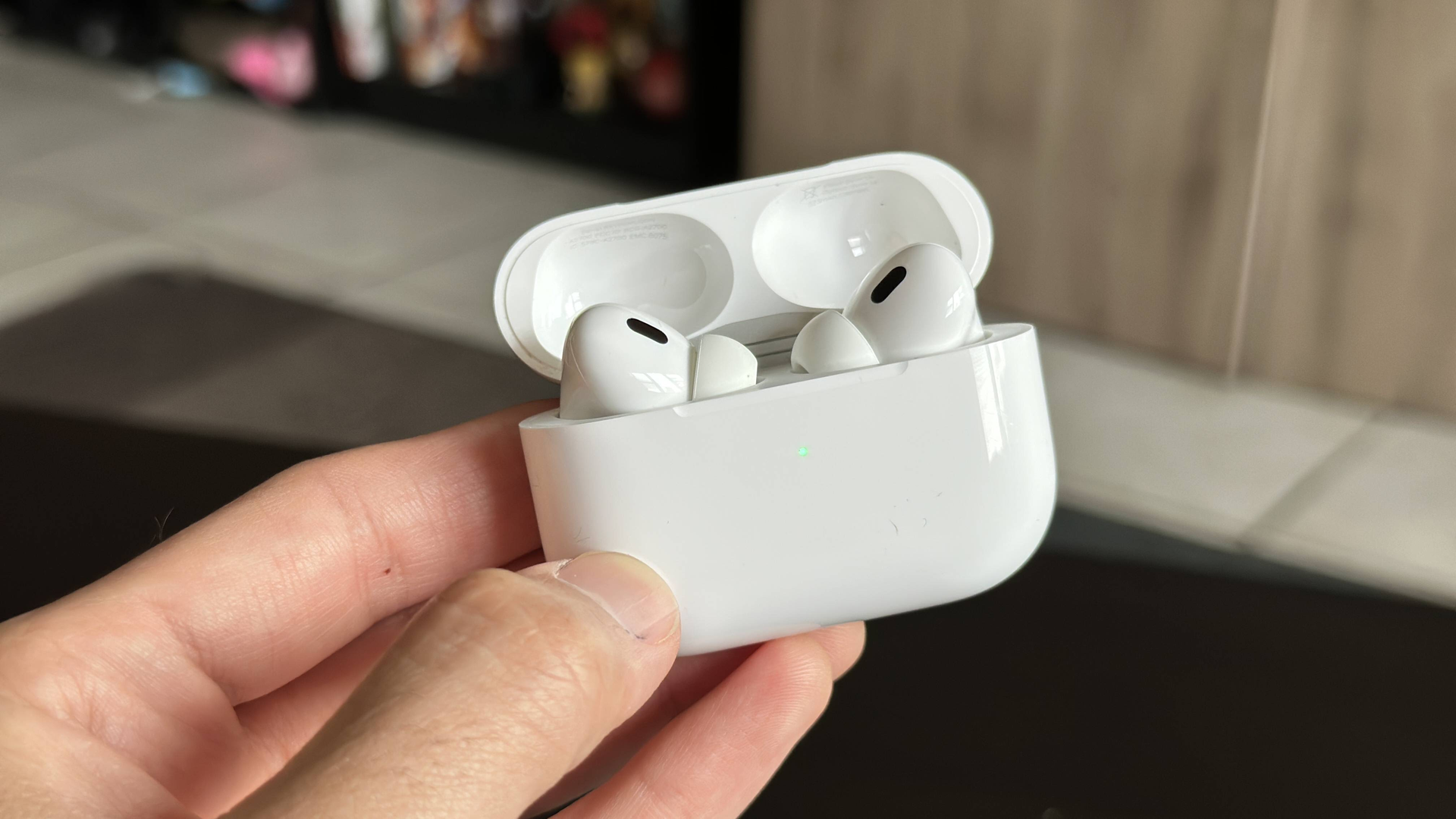 هدفون AirPods Pro (نسل دوم) با کیس شارژ MagSafe (USB‑C)